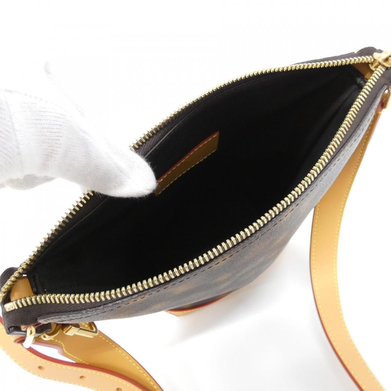 LOUIS VUITTON M46241 肩背包 Monogram 5