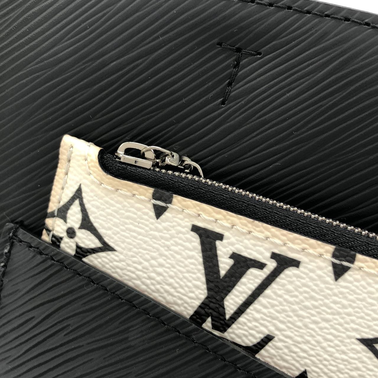 LOUIS VUITTON M59954 Tote Epi 4