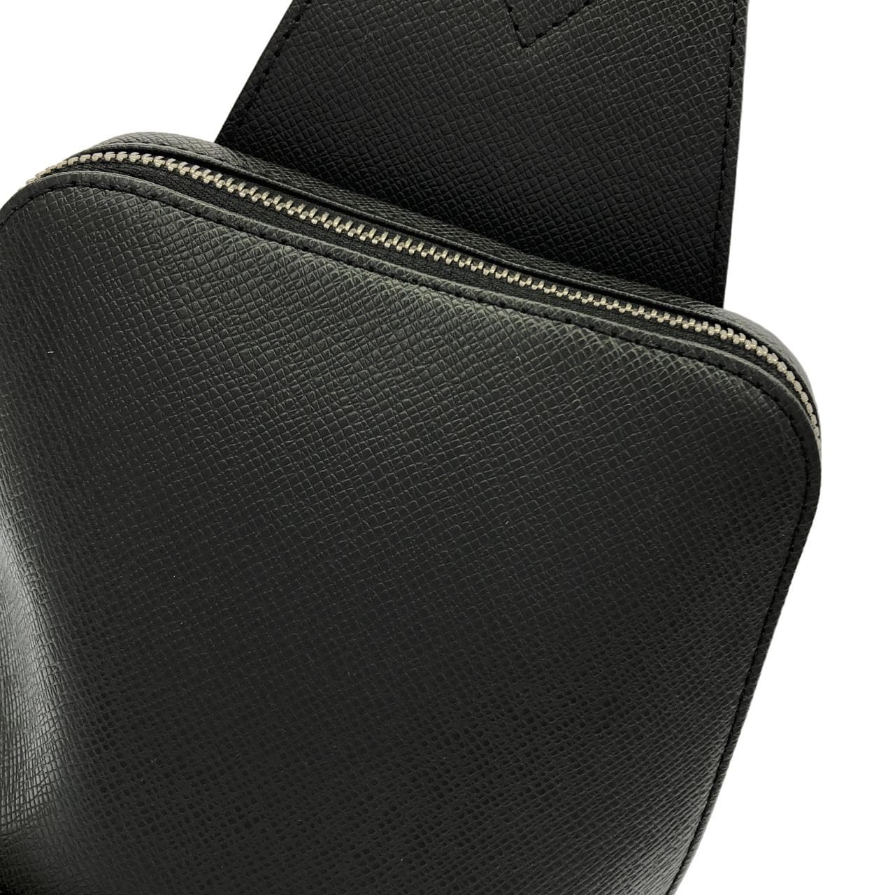 LOUIS VUITTON Avenue M30443 Handbag 4
