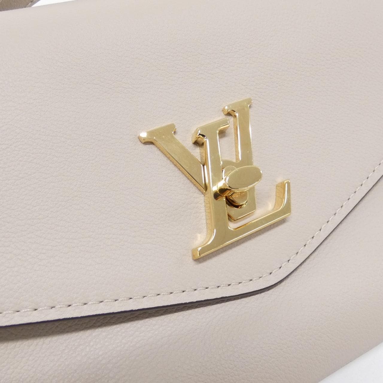 LOUIS VUITTON M22792 Shoulder 4