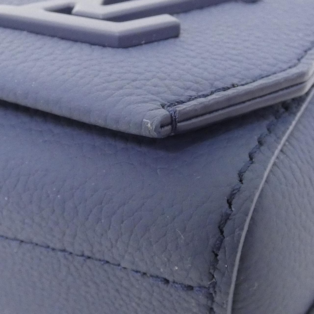 LOUIS VUITTON M23709 Shoulder Lambskin 3