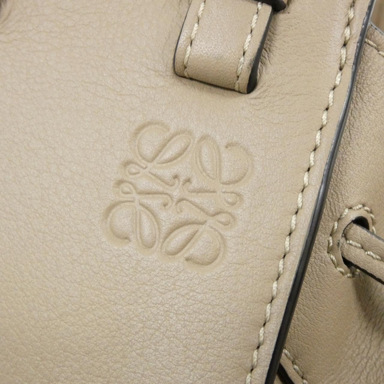 LOEWE Hammock 314 30 V07 Shoulder 4