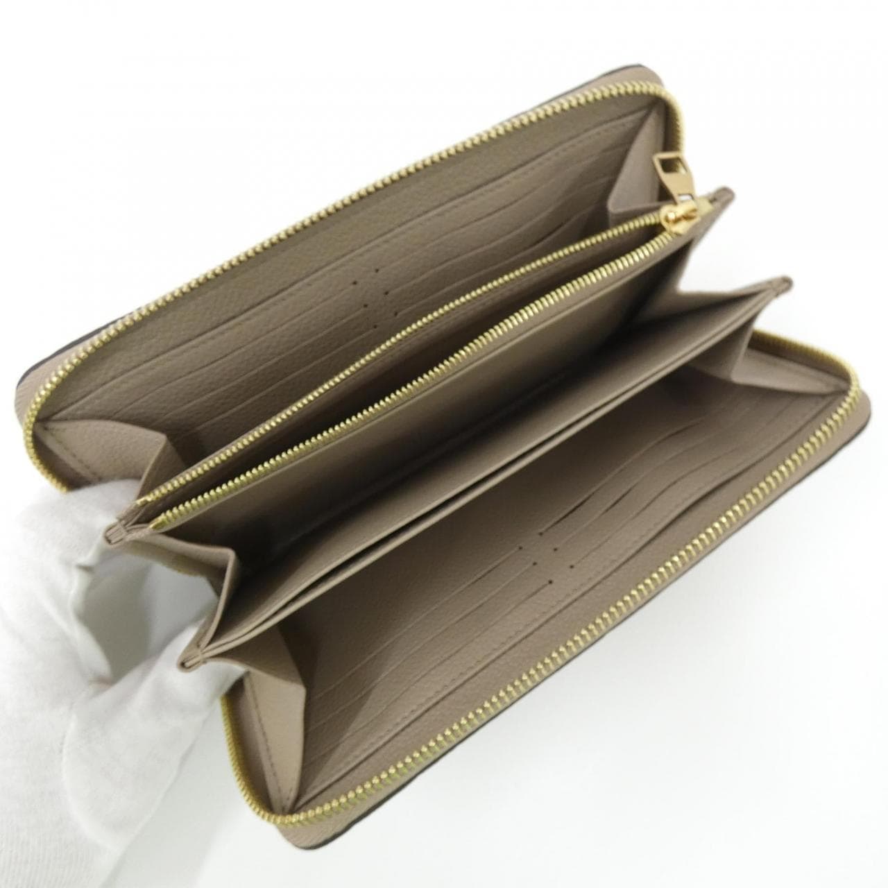LOUIS VUITTON M69034 Wallet Monogram 4