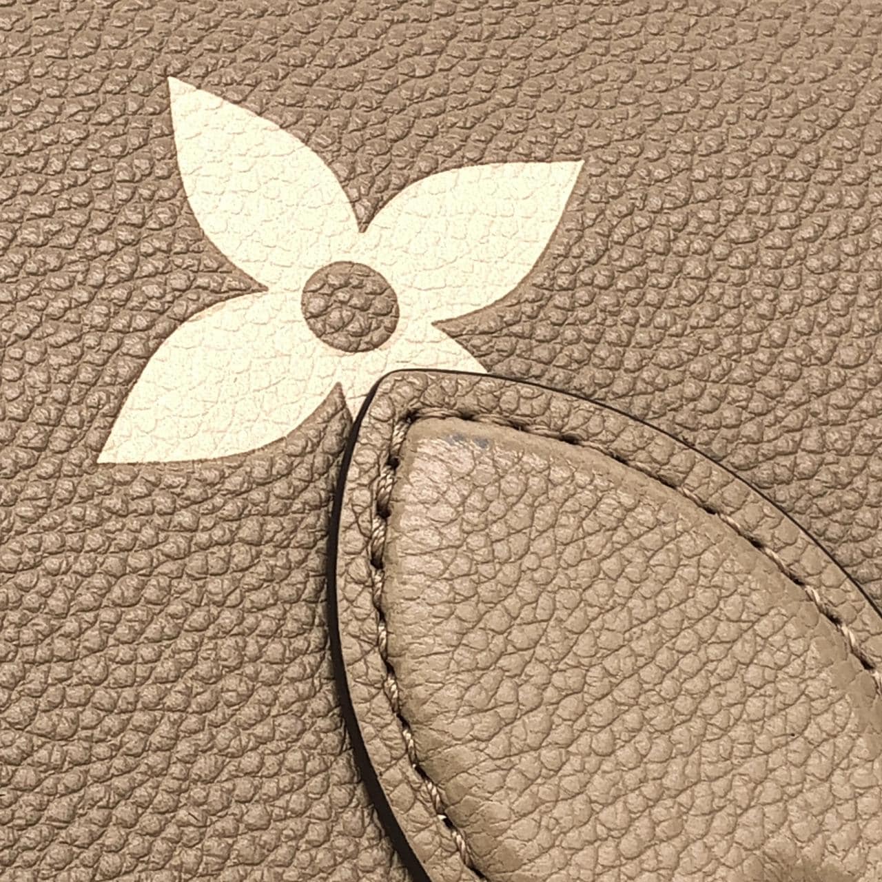 LOUIS VUITTON OnTheGo M45494 Handbag Monogram 4