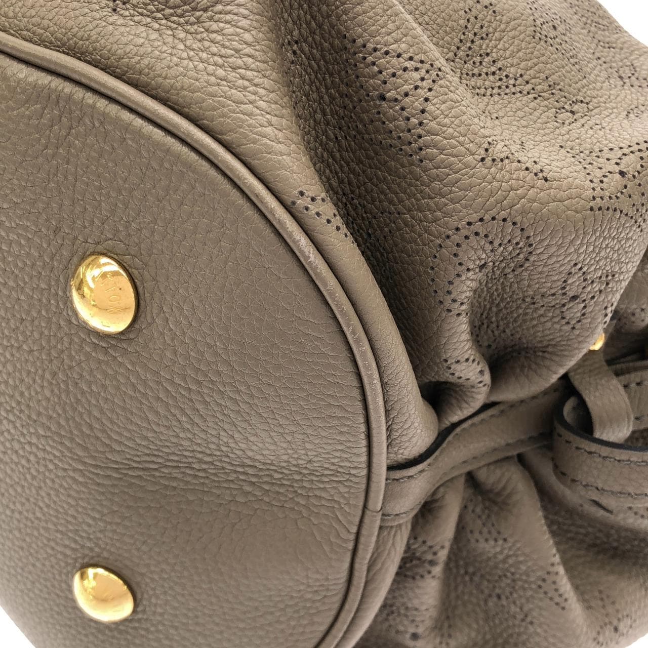 LOUIS VUITTON Mahina M93821 Handbag 3