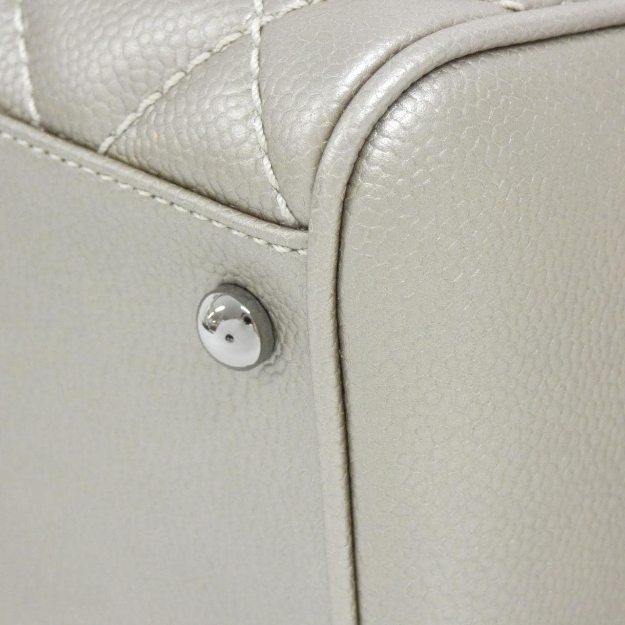 CHANEL 27137 Handbag Caviar Leather 3