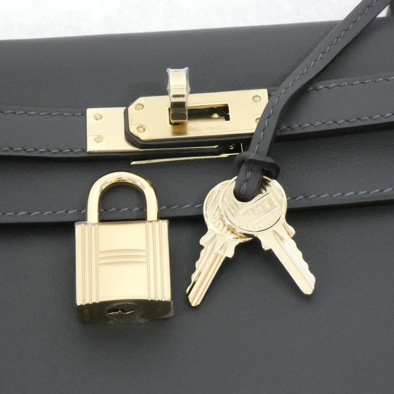 HERMES Kelly Handbag Swift 4