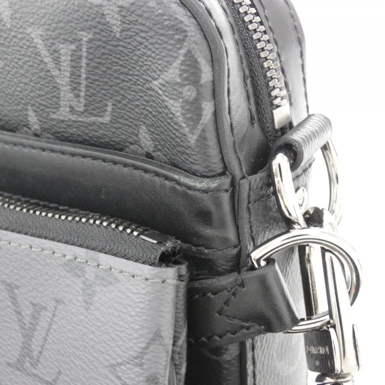 LOUIS VUITTON Eclipse M69443 Shoulder Monogram 4