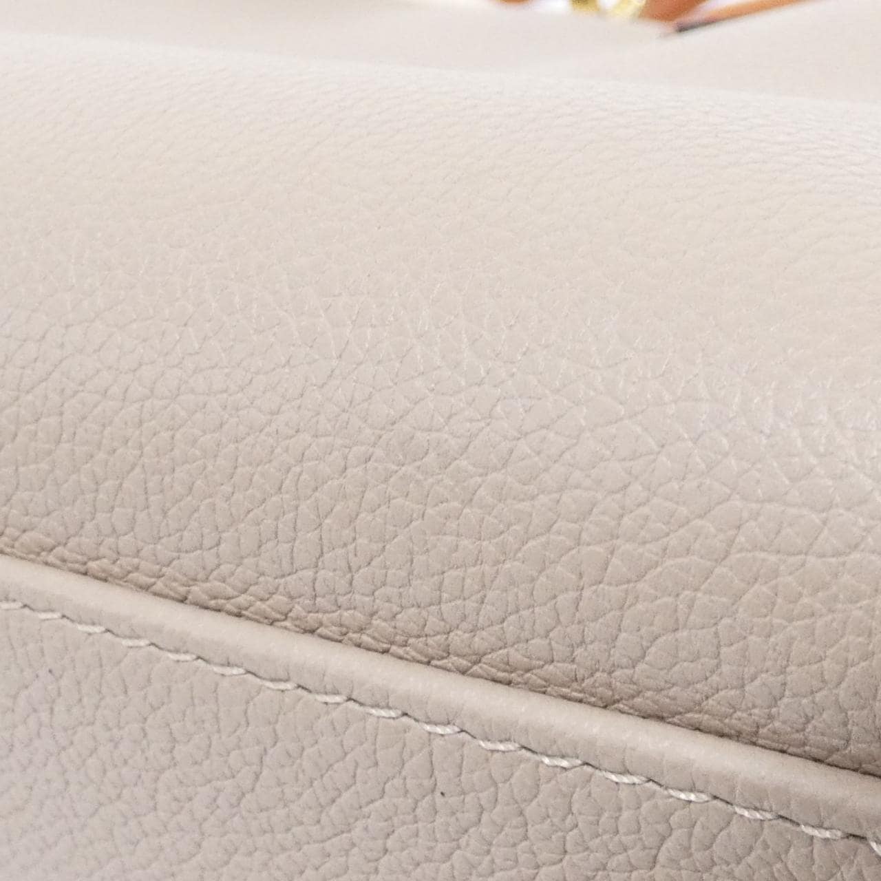 LOUIS VUITTON M53825 Handbag 3