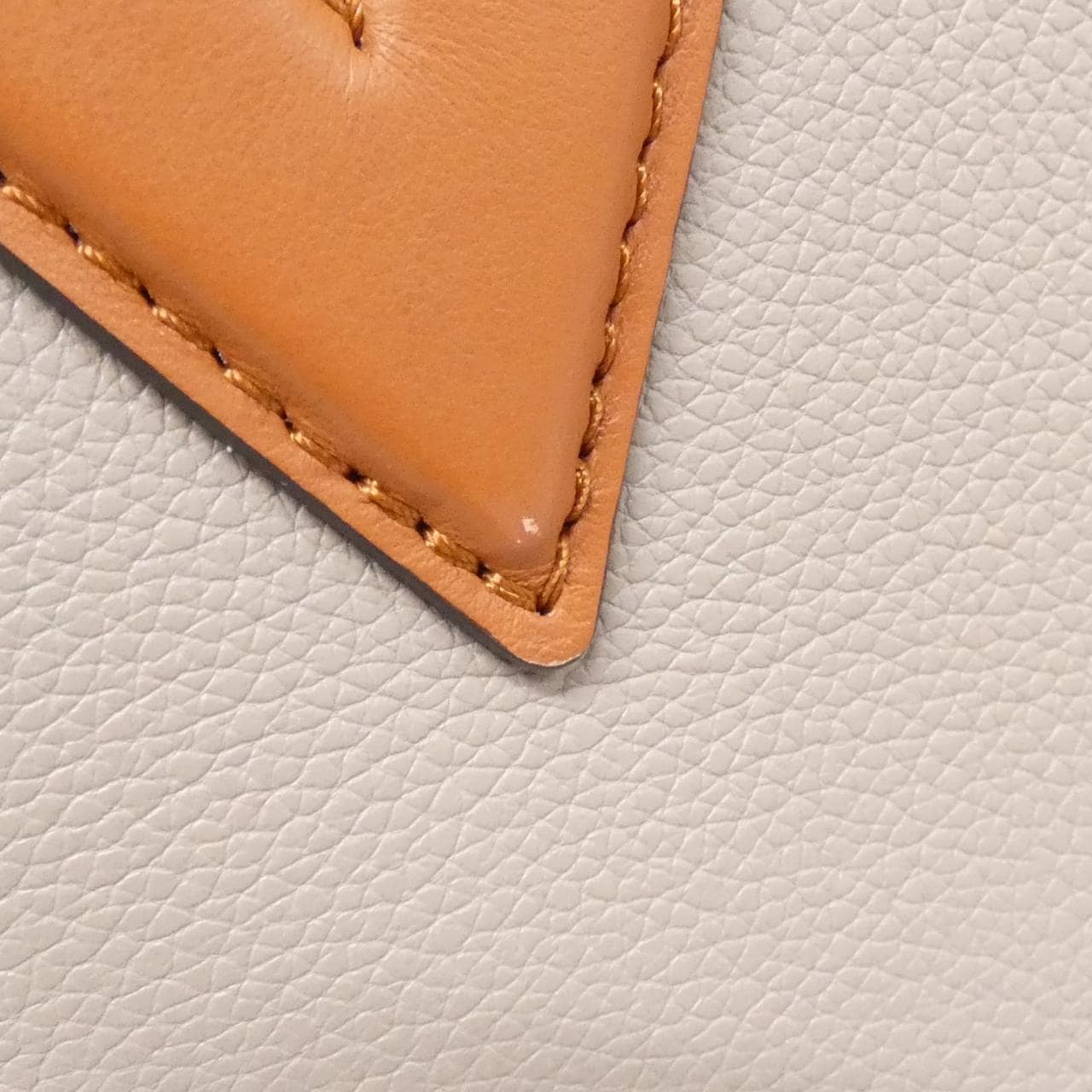 LOUIS VUITTON M53825 Handbag 4