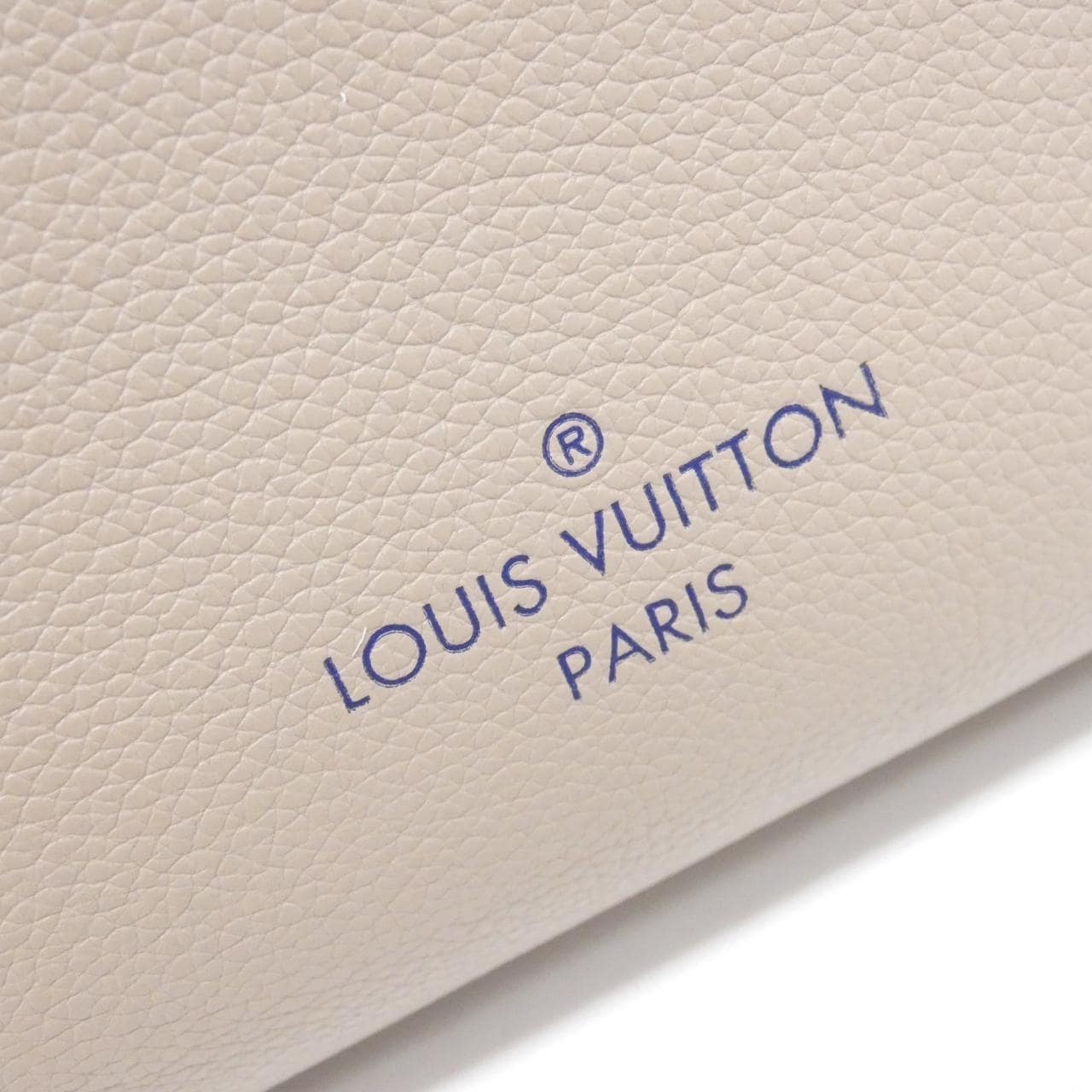 LOUIS VUITTON M53825 Handbag 6