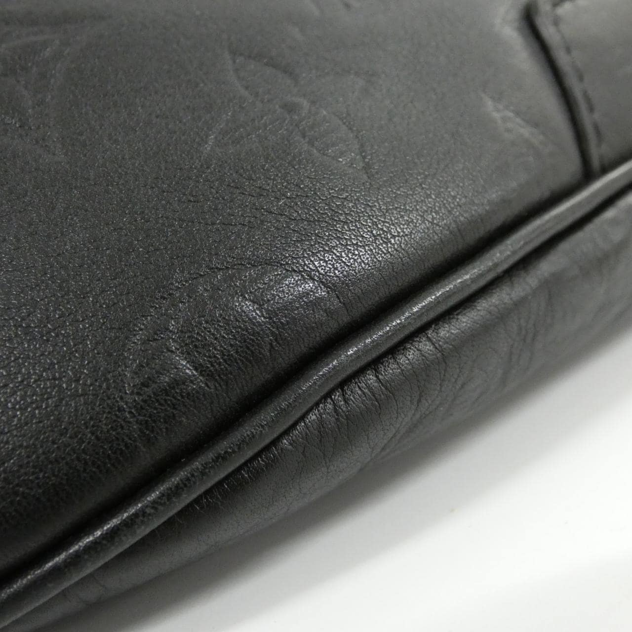 LOUIS VUITTON Discovery M44388 Shoulder Monogram 3