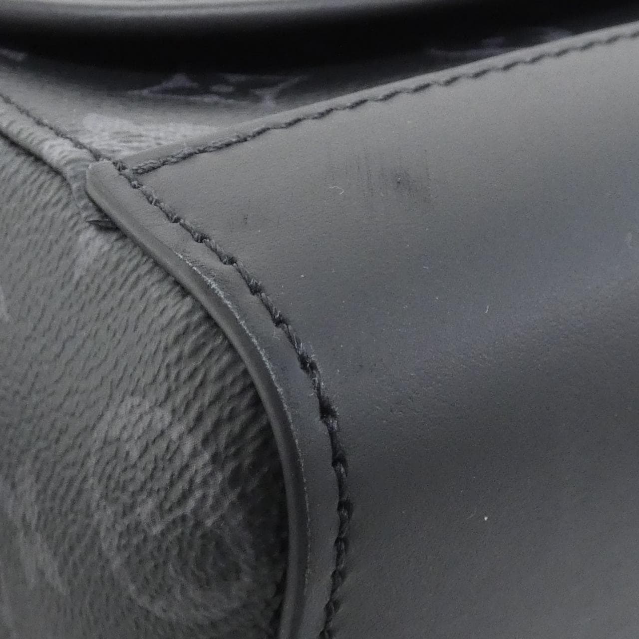 LOUIS VUITTON Eclipse M28630 Shoulder Monogram 3