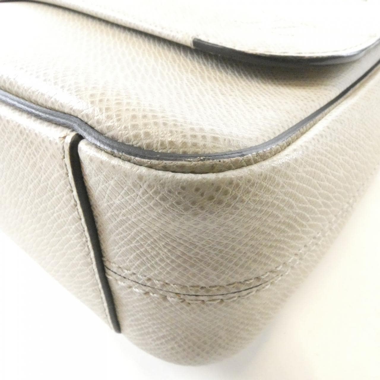 LOUIS VUITTON M32733 肩背包 3