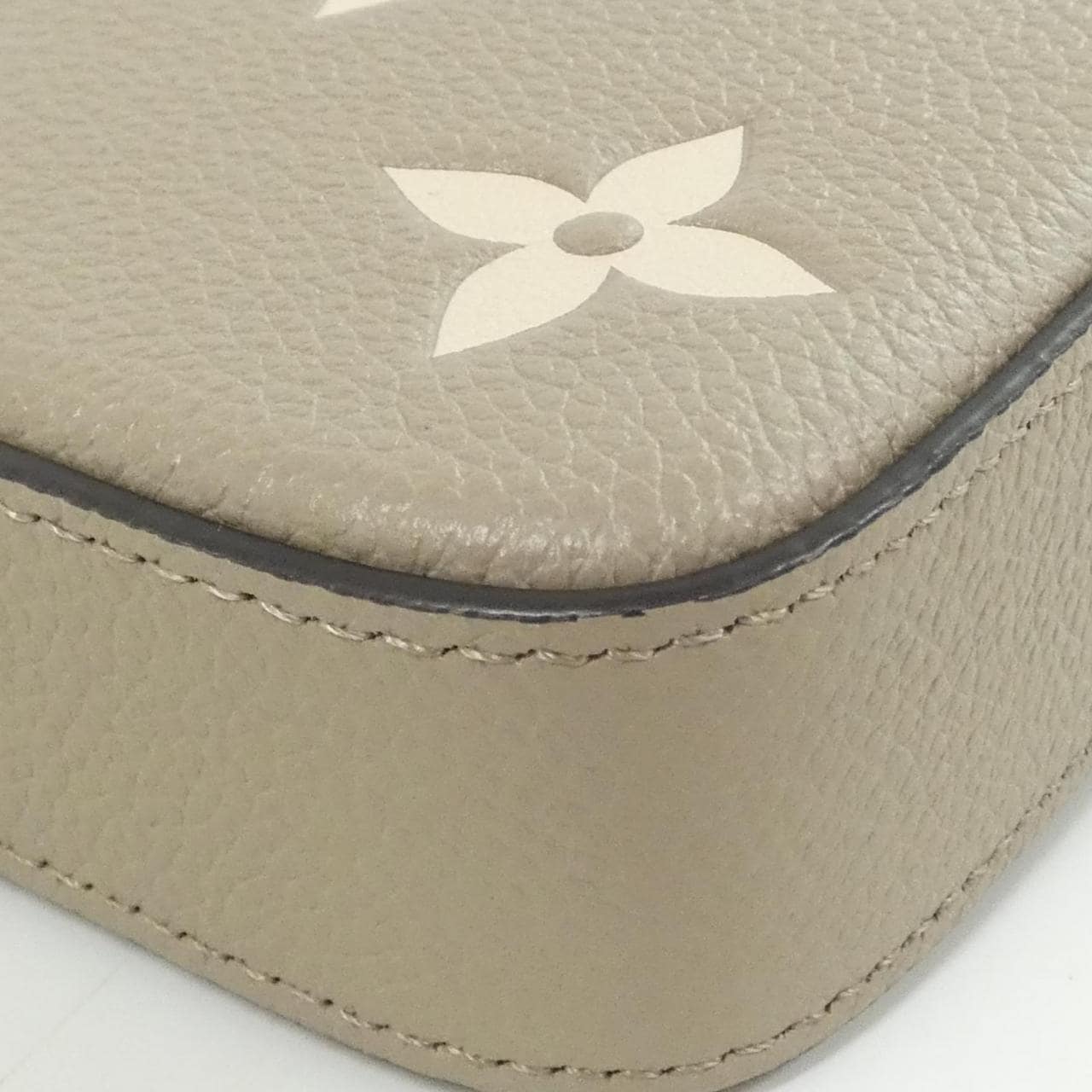 LOUIS VUITTON Pochette M82610 Shoulder Monogram 3