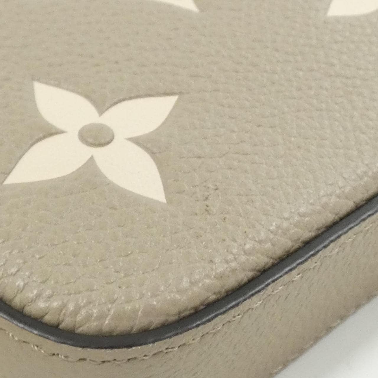 LOUIS VUITTON Pochette M82610 Shoulder Monogram 5