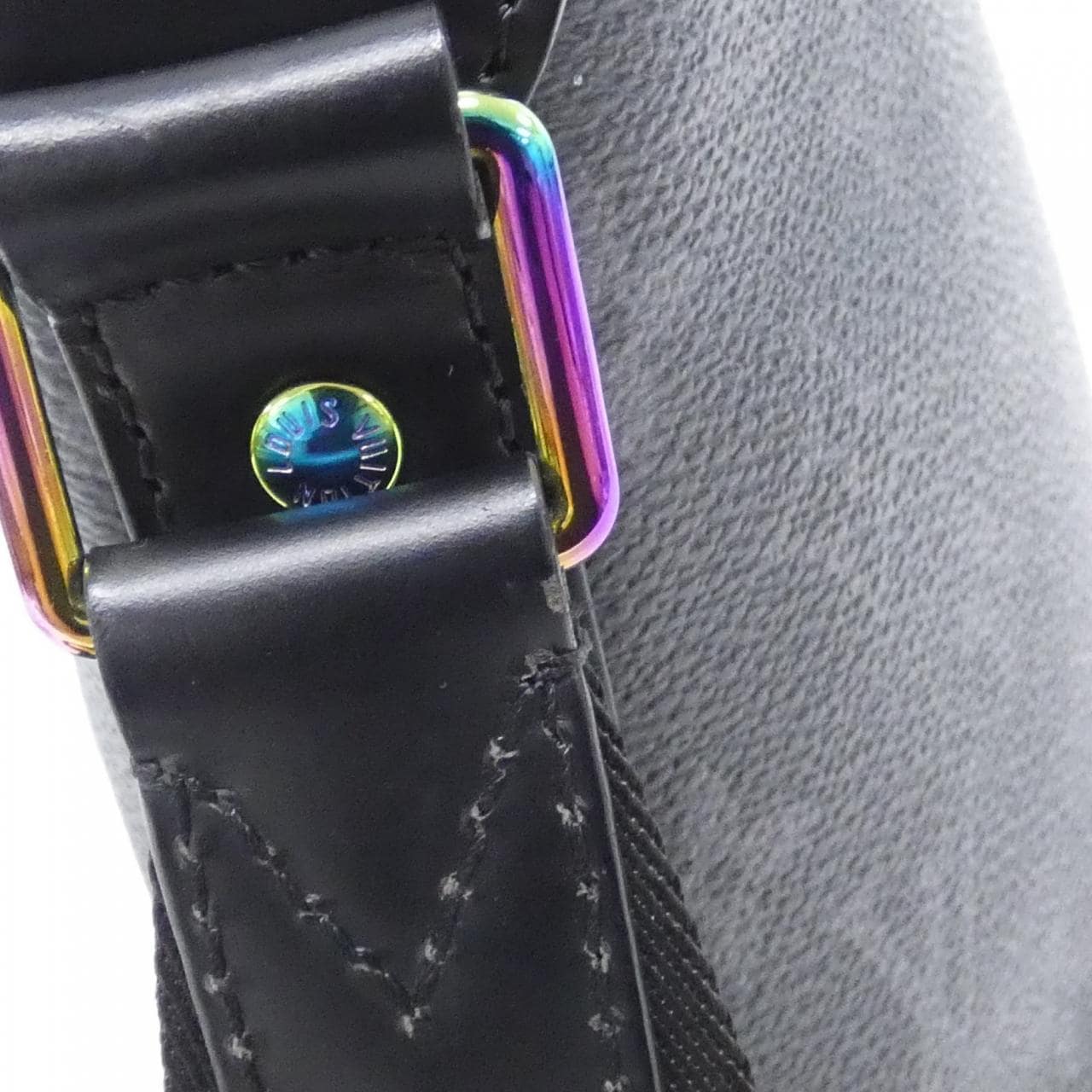 LOUIS VUITTON Eclipse M43410 肩背包 Monogram 5