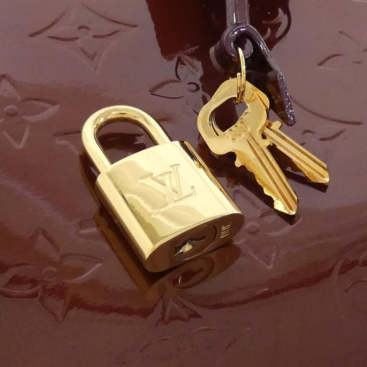 LOUIS VUITTON Alma M91691 Handbag Vernis 3