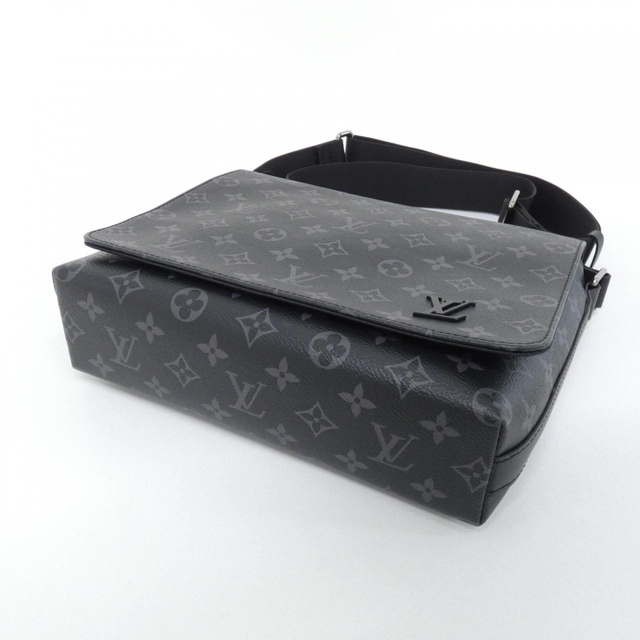 LOUIS VUITTON District M45272 Shoulder Monogram 3