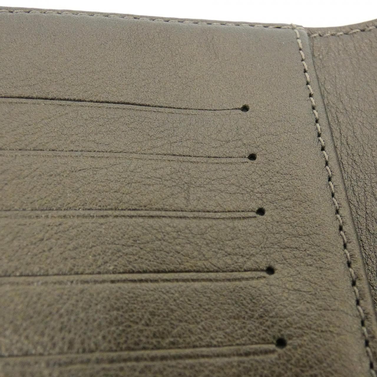 LOUIS VUITTON Mahina M95716 Wallet 4