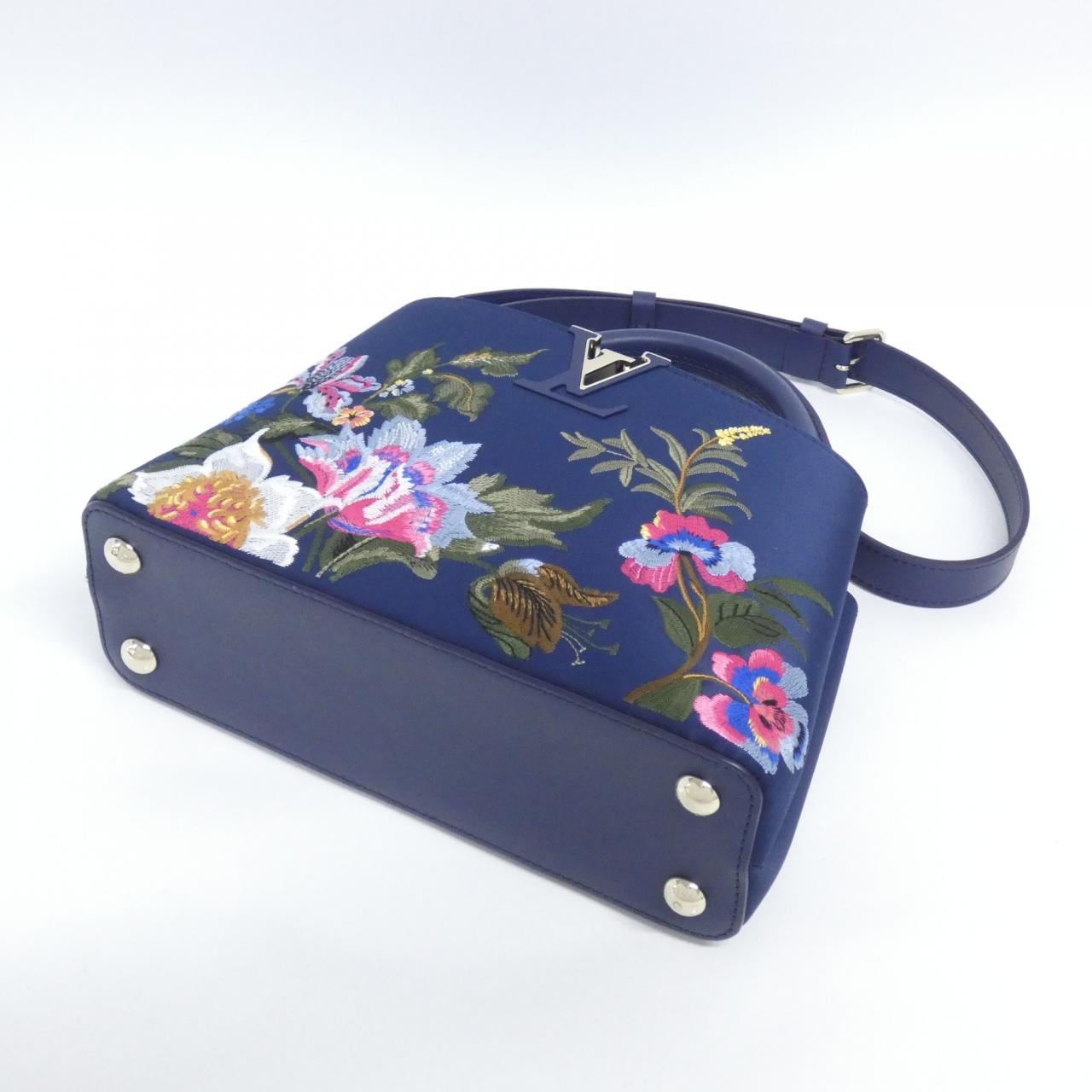 LOUIS VUITTON Capucines M28808 手提包 緞面 3