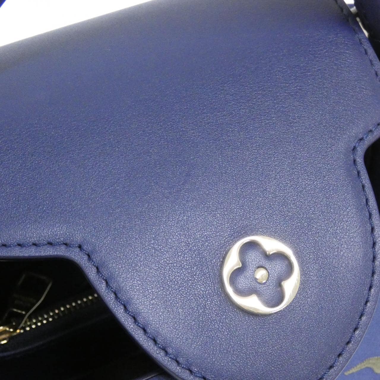 LOUIS VUITTON Capucines M28808 手提包 緞面 4
