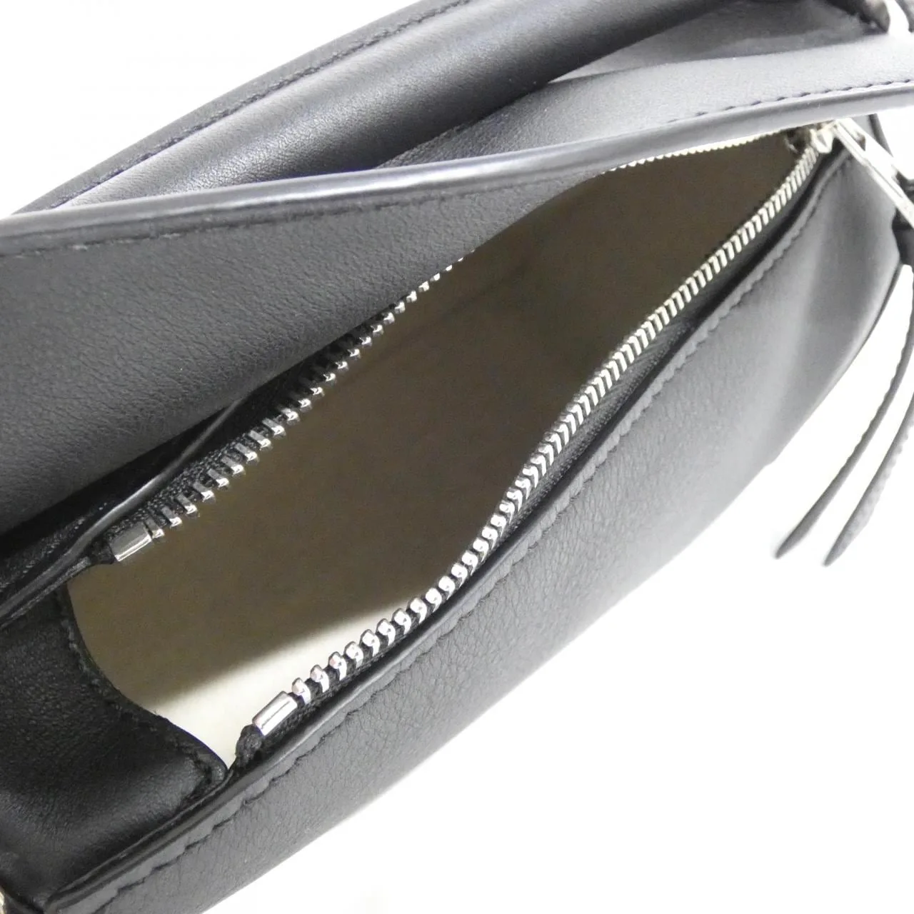 LOEWE Puzzle A510P88X26 Handbag 黑色 中古品A - 縮圖 7