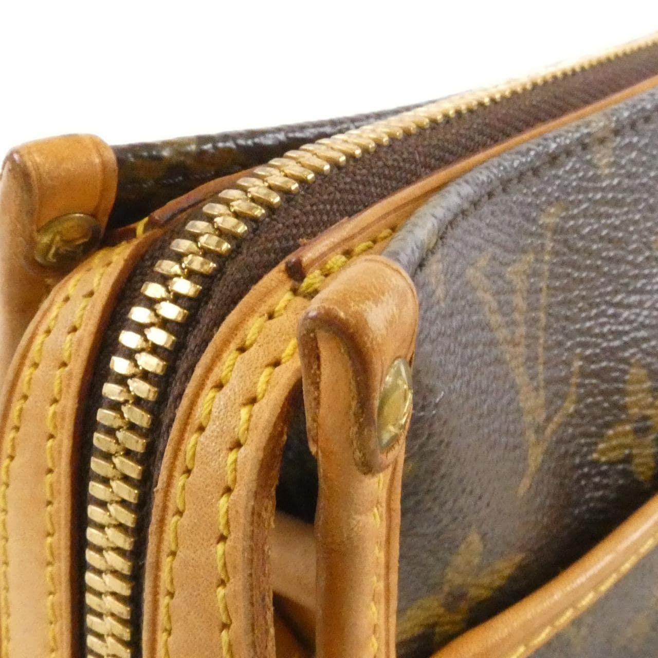 LOUIS VUITTON M40008 Shoulder Monogram Black Monogram Rank B - Thumbnail 4