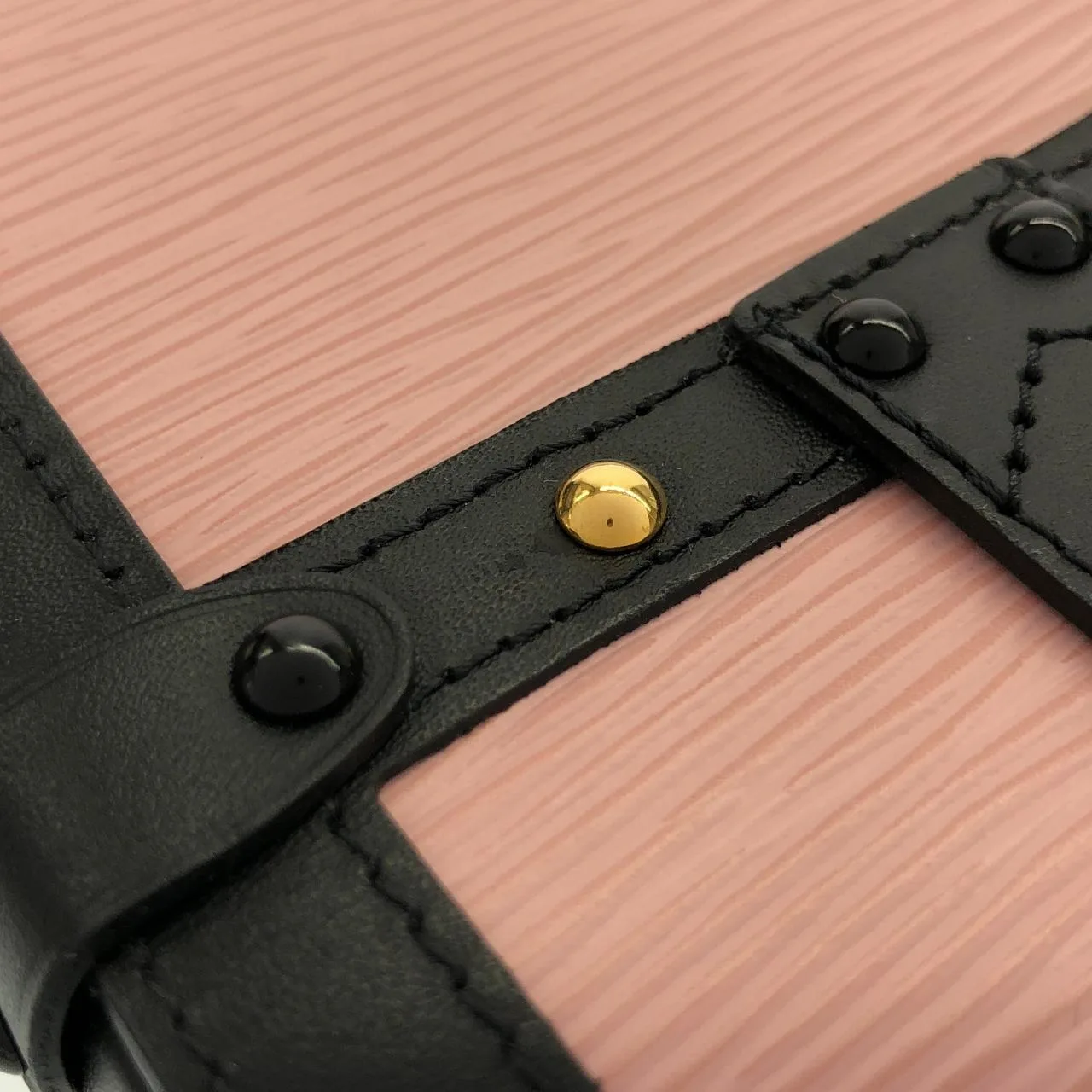 LOUIS VUITTON Pochette M67872 Shoulder Epi Black Epi Rank A - Thumbnail 4