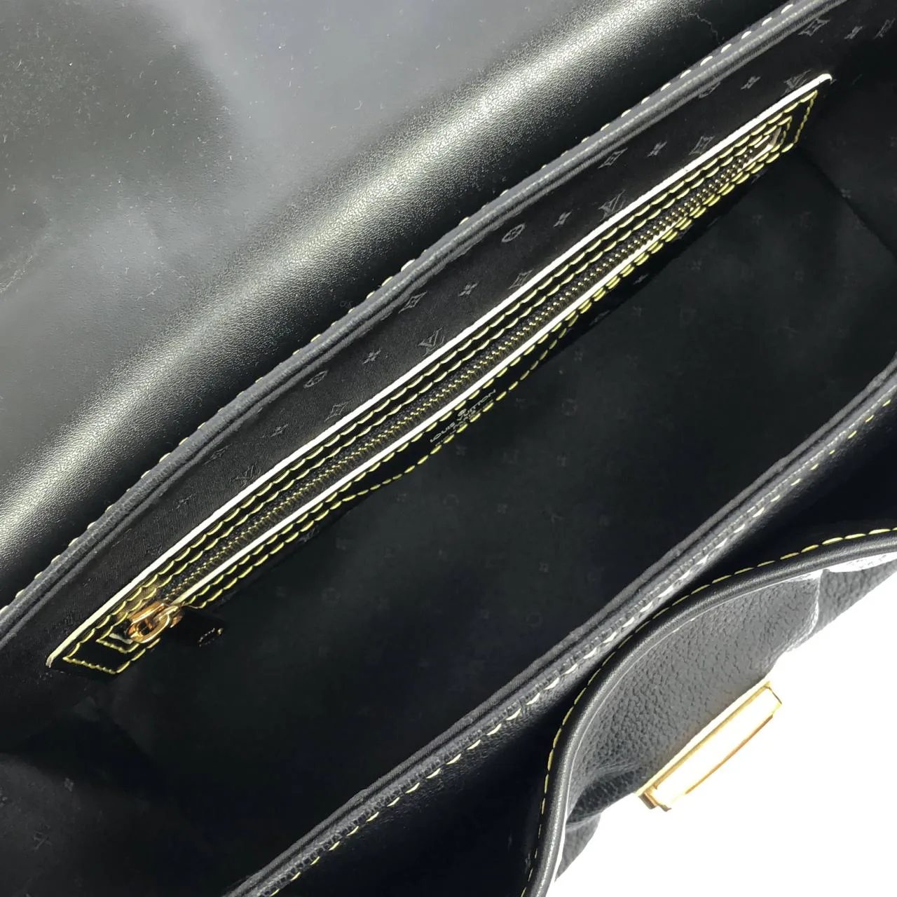 LOUIS VUITTON M91784 Shoulder Leather