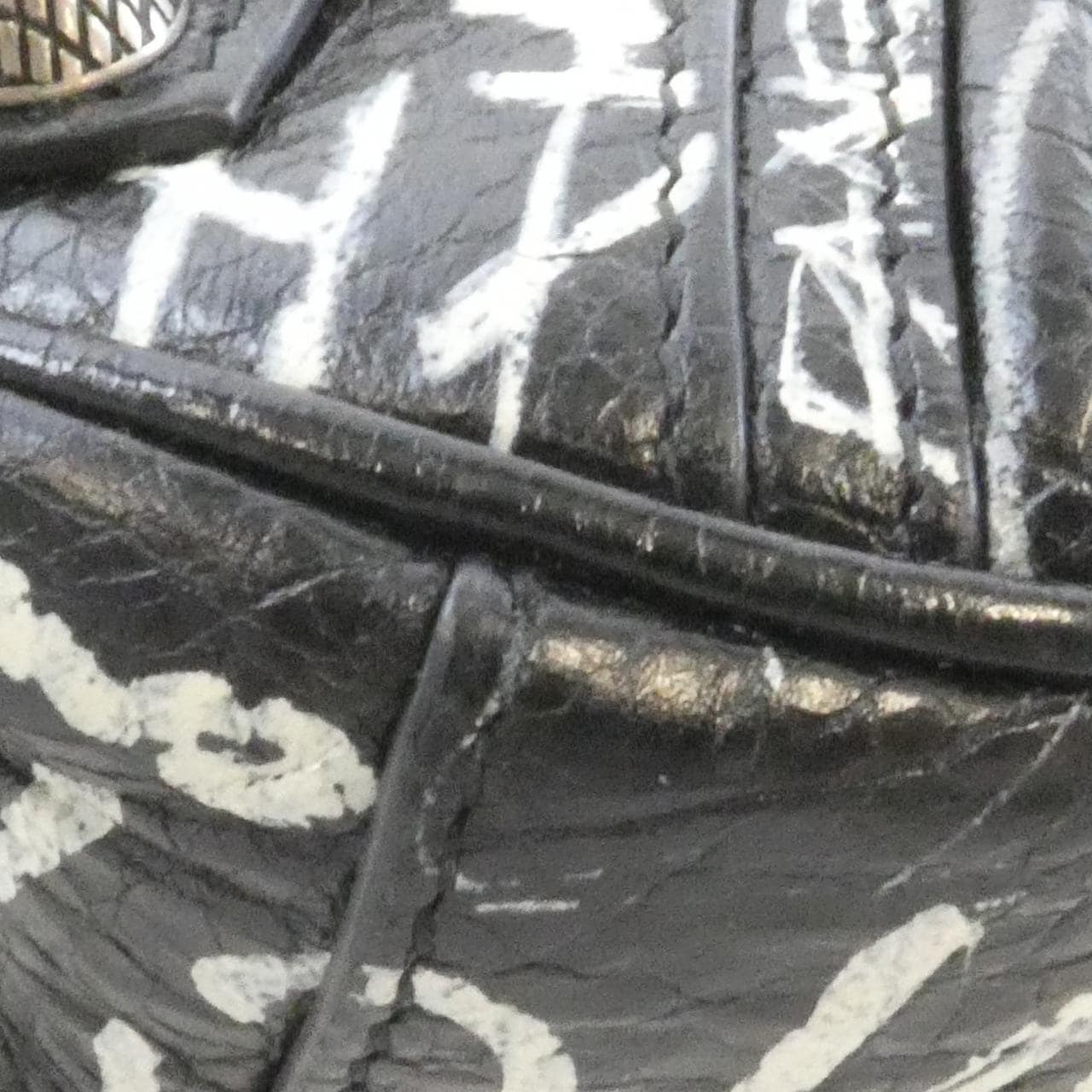 BALENCIAGA Le Cagole 671309 210G6 肩背包 皮革 4