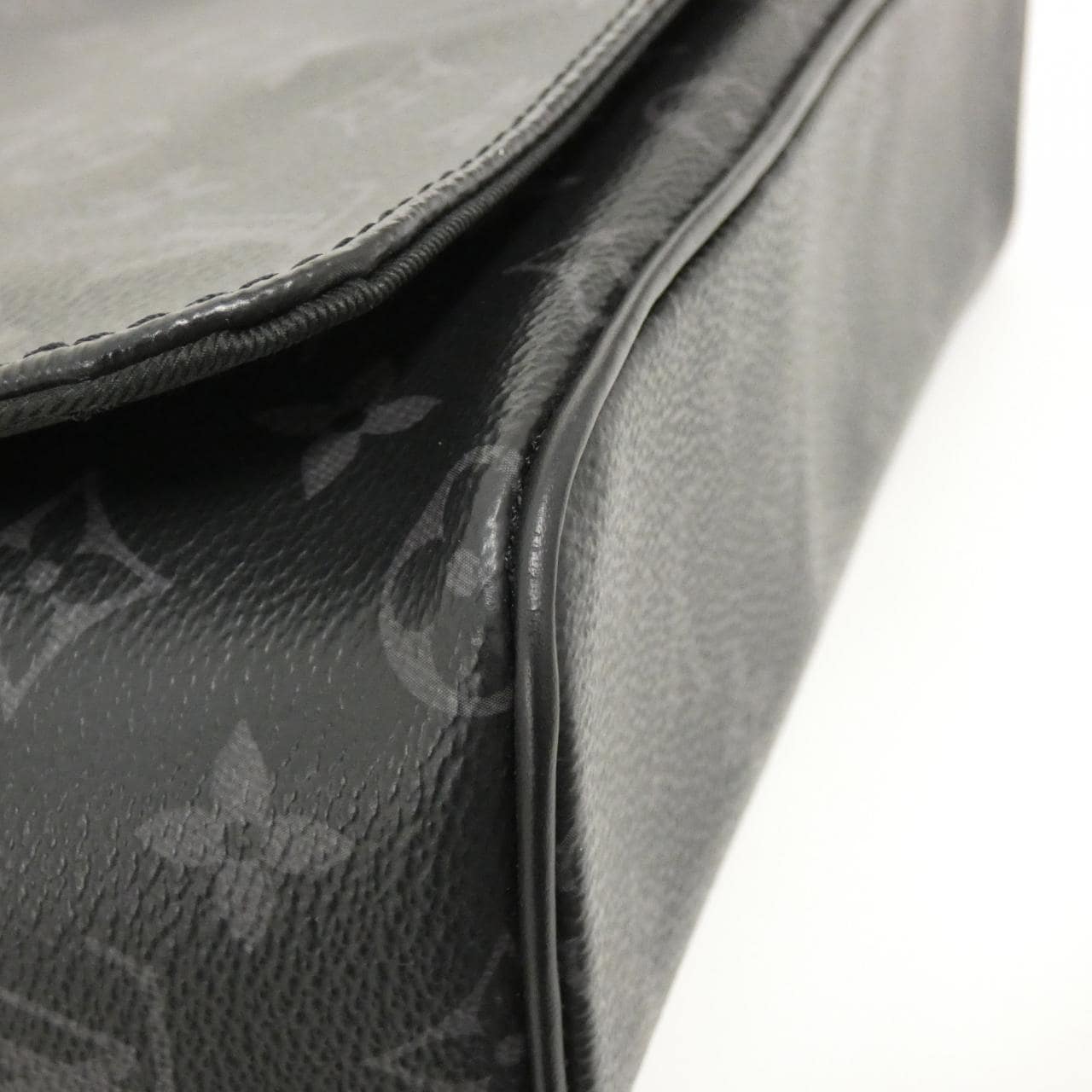 LOUIS VUITTON District M44000 肩背包 Monogram 3