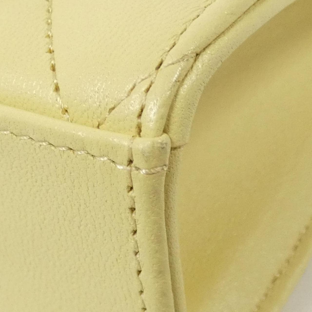 CHANEL Timeless Classic AP2682 Shoulder Lambskin 黃色 羊皮 中古品A - 縮圖 3