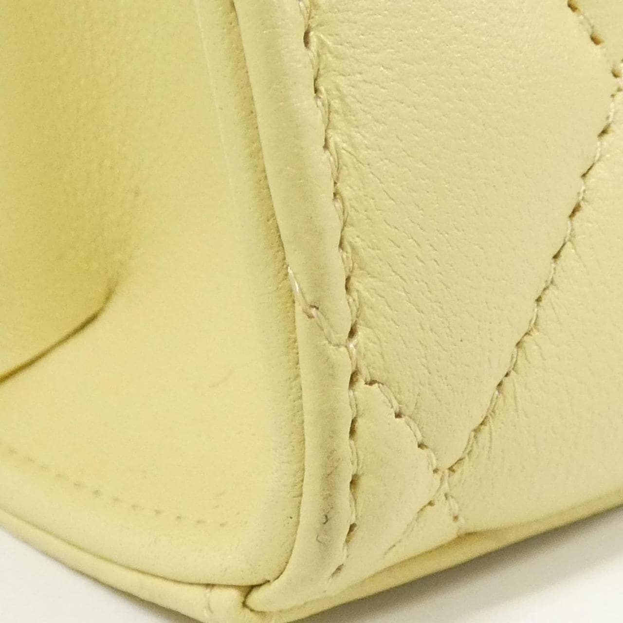 CHANEL Timeless Classic AP2682 Shoulder Lambskin 黃色 羊皮 中古品A - 縮圖 8