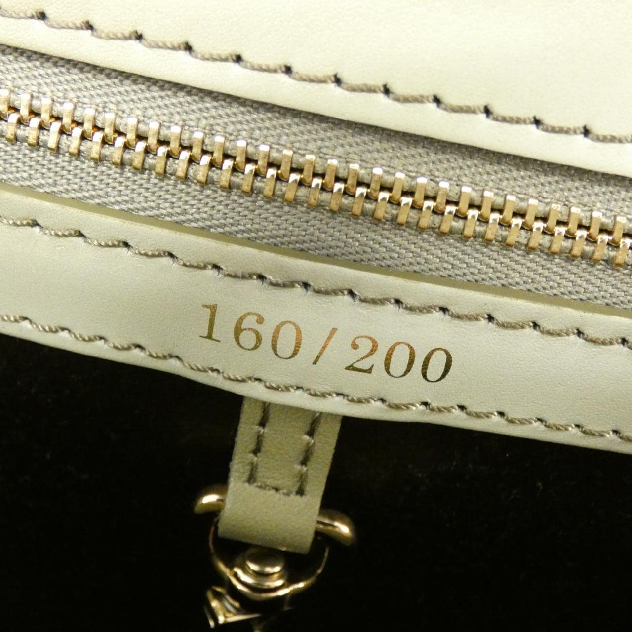 LOUIS VUITTON Capucines Bag Green - Thumbnail 10