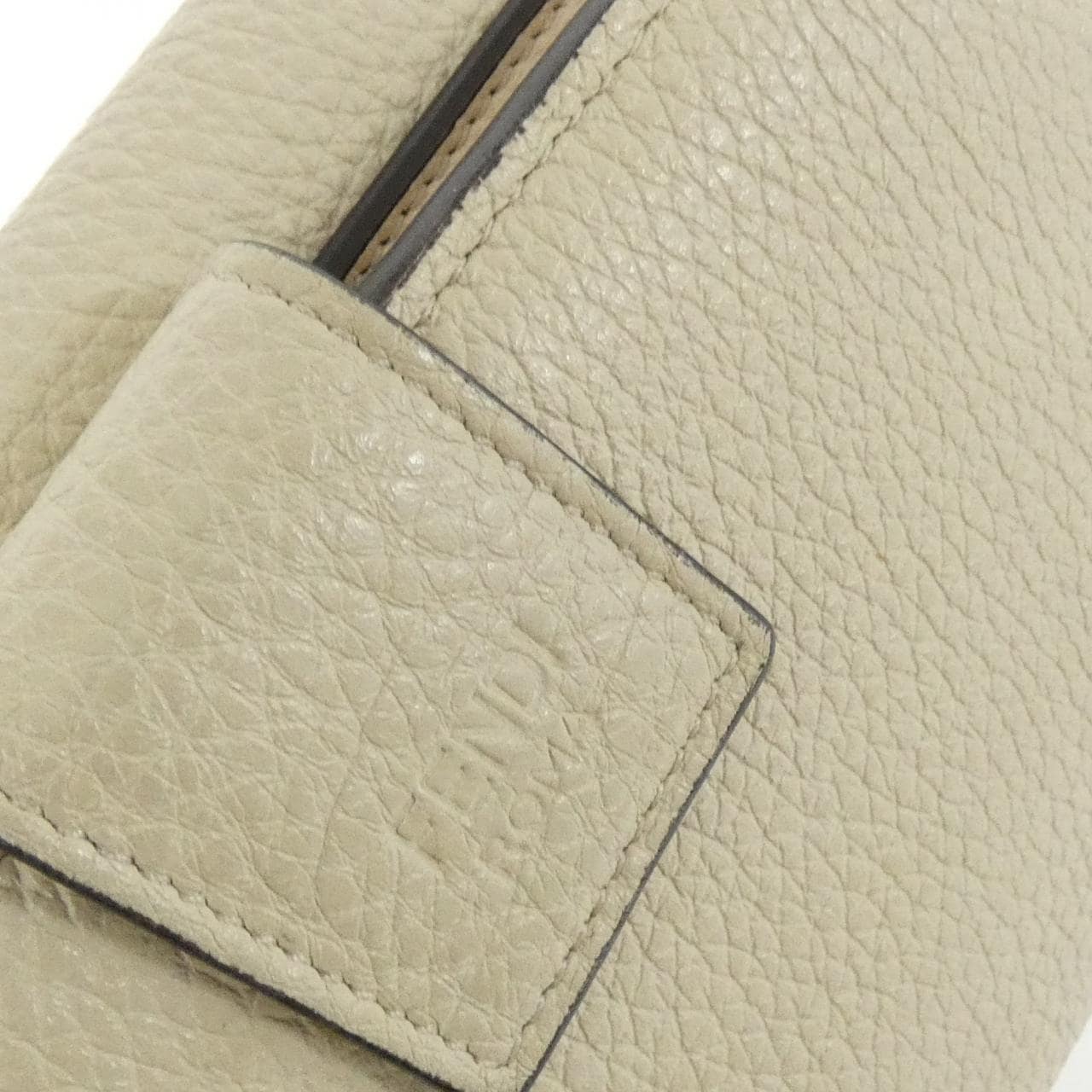 FENDI Peekaboo 8M0437 A91B Wallet 4