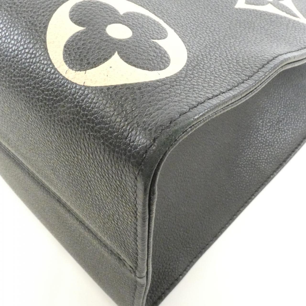 LOUIS VUITTON OnTheGo M45495 Handbag Monogram Black Monogram - Thumbnail 2