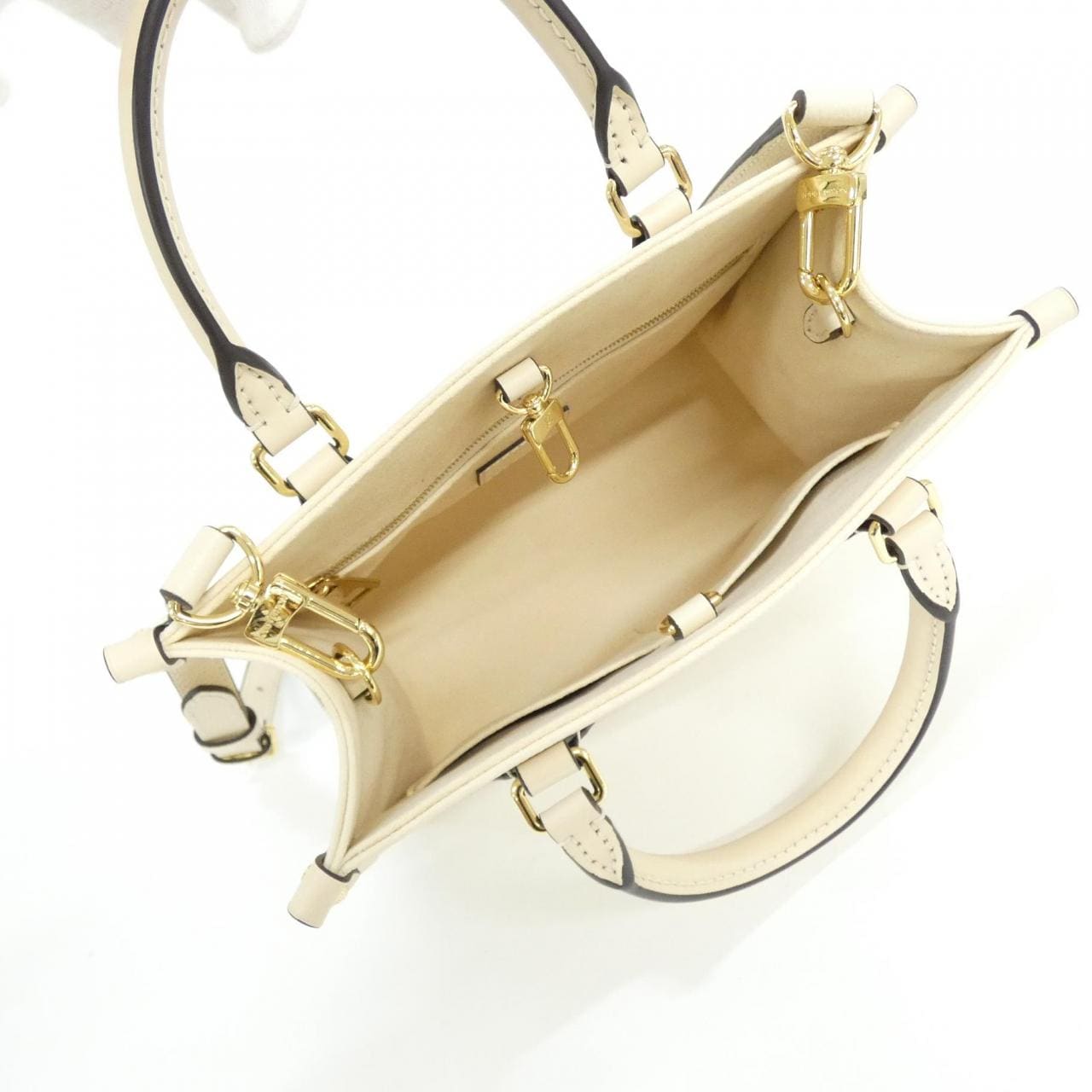 LOUIS VUITTON OnTheGo M46569 Bag Monogram 黑色 Monogram 中古品A - 縮圖 4