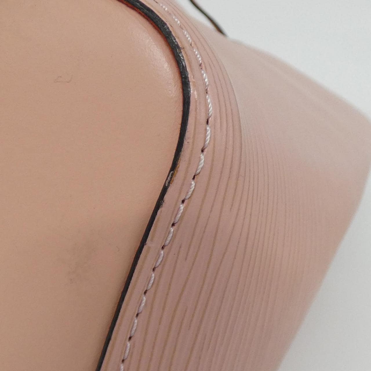 LOUIS VUITTON M54370 Shoulder Epi 黑色 Epi 中古品A - 縮圖 4