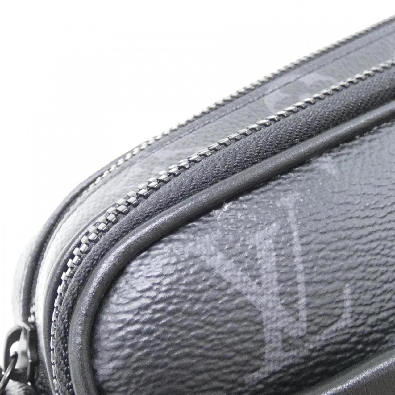 LOUIS VUITTON Eclipse M46955 肩背包 Monogram 4
