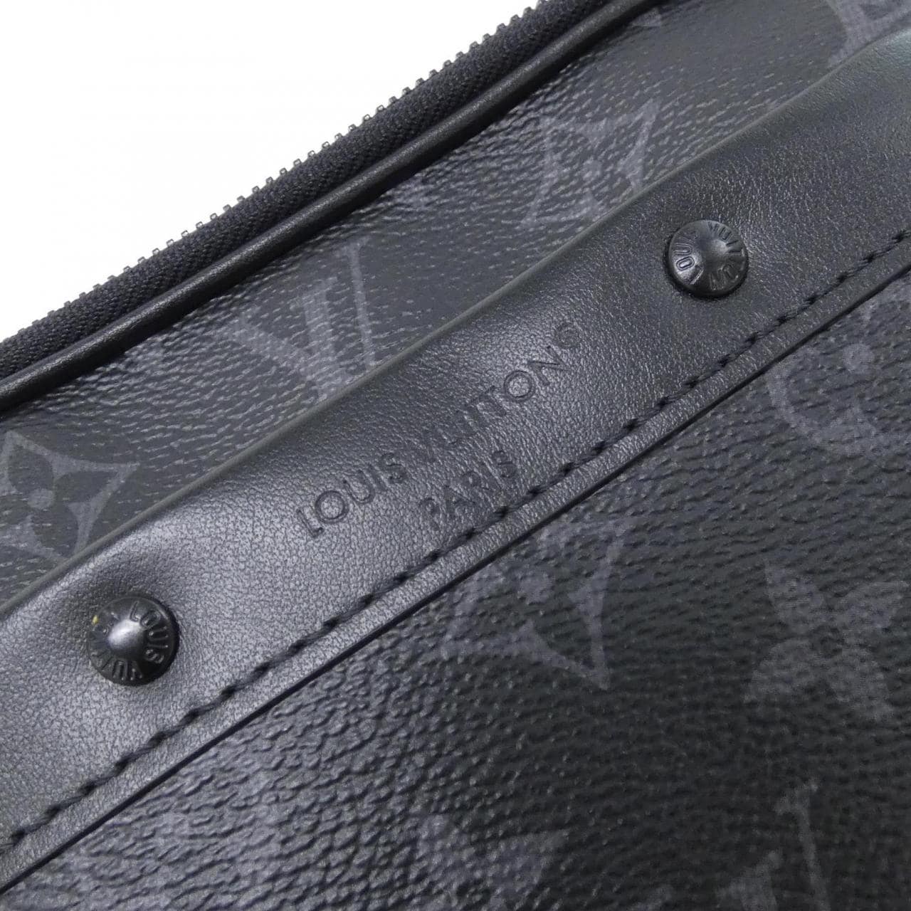 LOUIS VUITTON Eclipse M46955 肩背包 Monogram 5