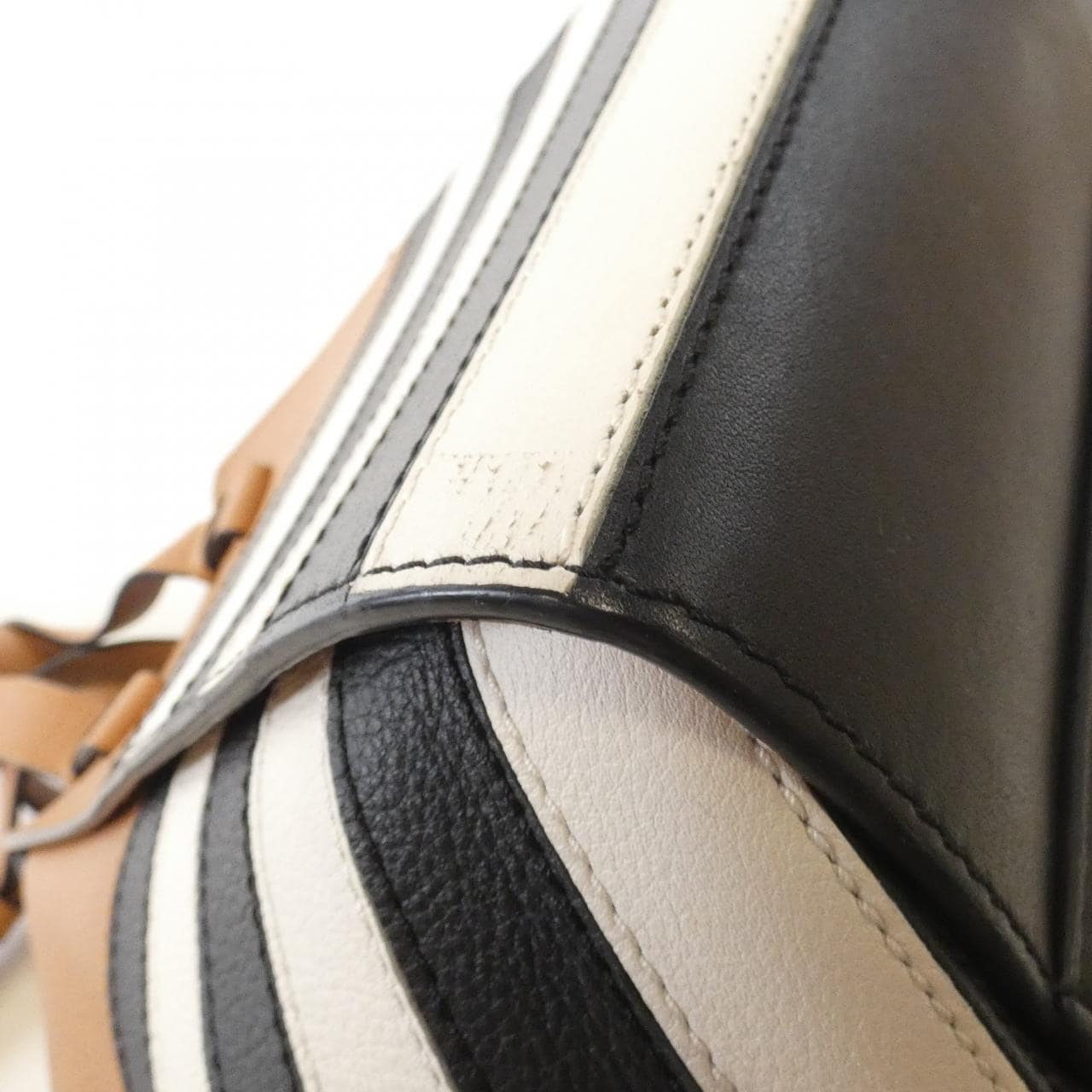 LOEWE Hammock 331 30 S35 Shoulder Bag Leather Black Leather Rank A - Thumbnail 3