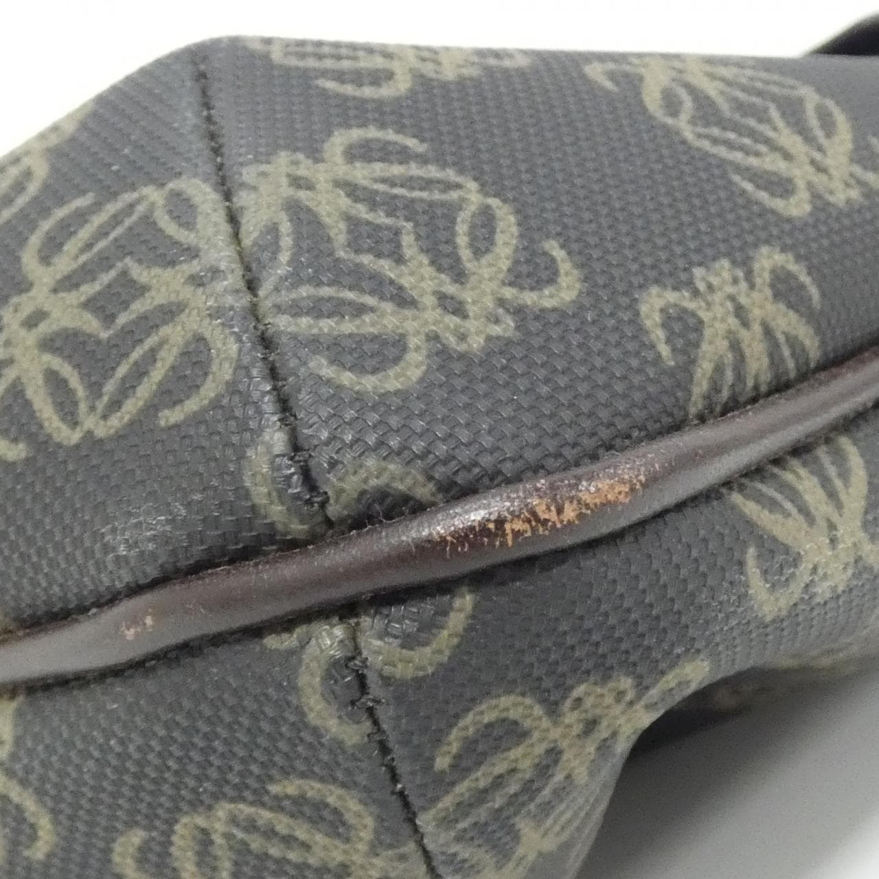 LOEWE Shoulder 3