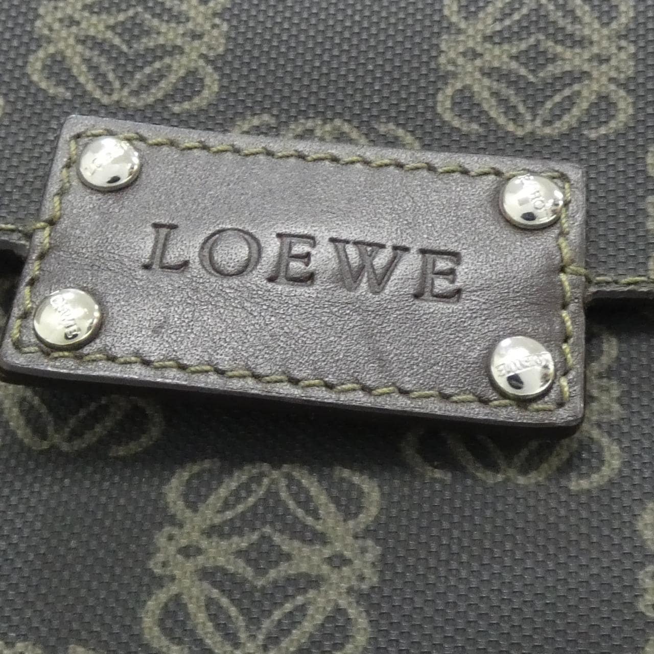 LOEWE Shoulder 4