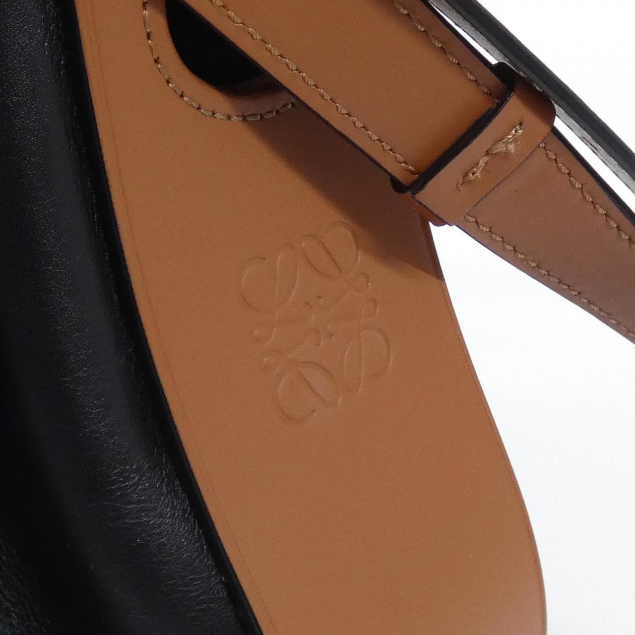 LOEWE Balloon 326 76AC30 Shoulder 4