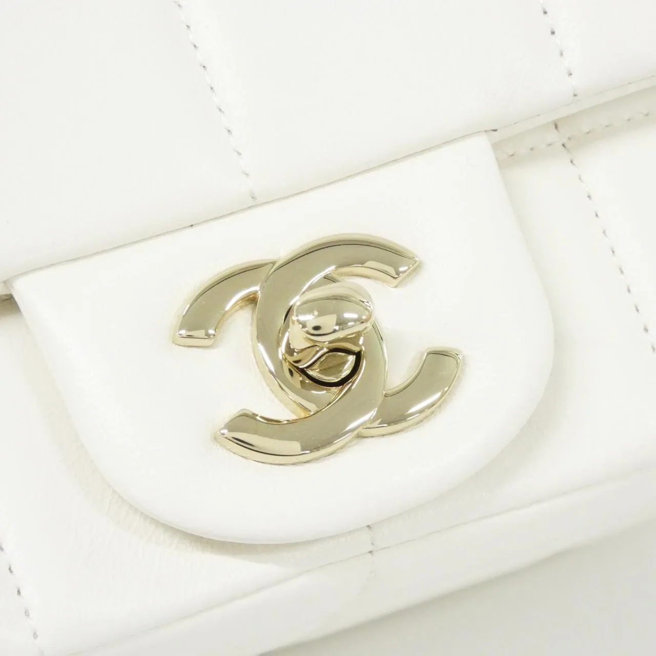 CHANEL Chanel 22 AS3744 Shoulder Lambskin White Lambskin Rank A - Thumbnail 4