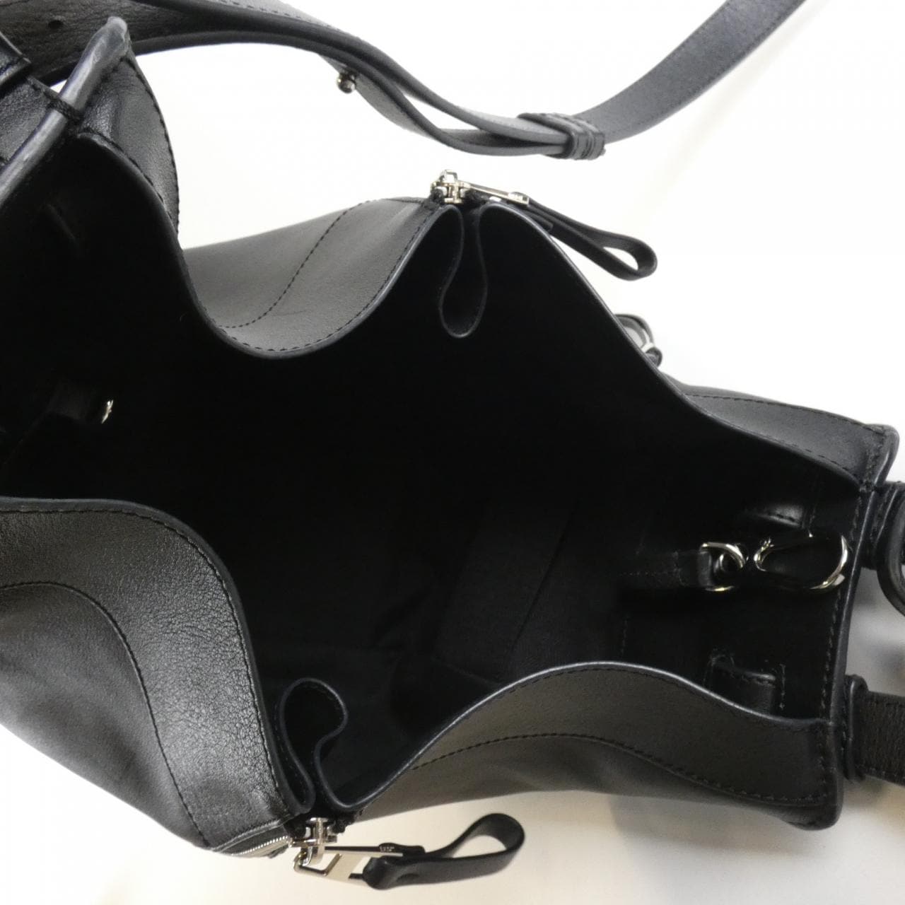 LOEWE Hammock 387 30 N60 Shoulder Bag 黑色 - 縮圖 9