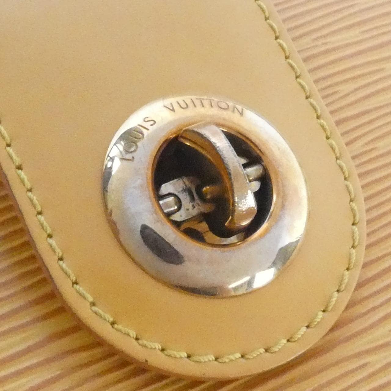 LOUIS VUITTON M52259 Shoulder Epi 黃色 Epi 中古品B - 縮圖 4