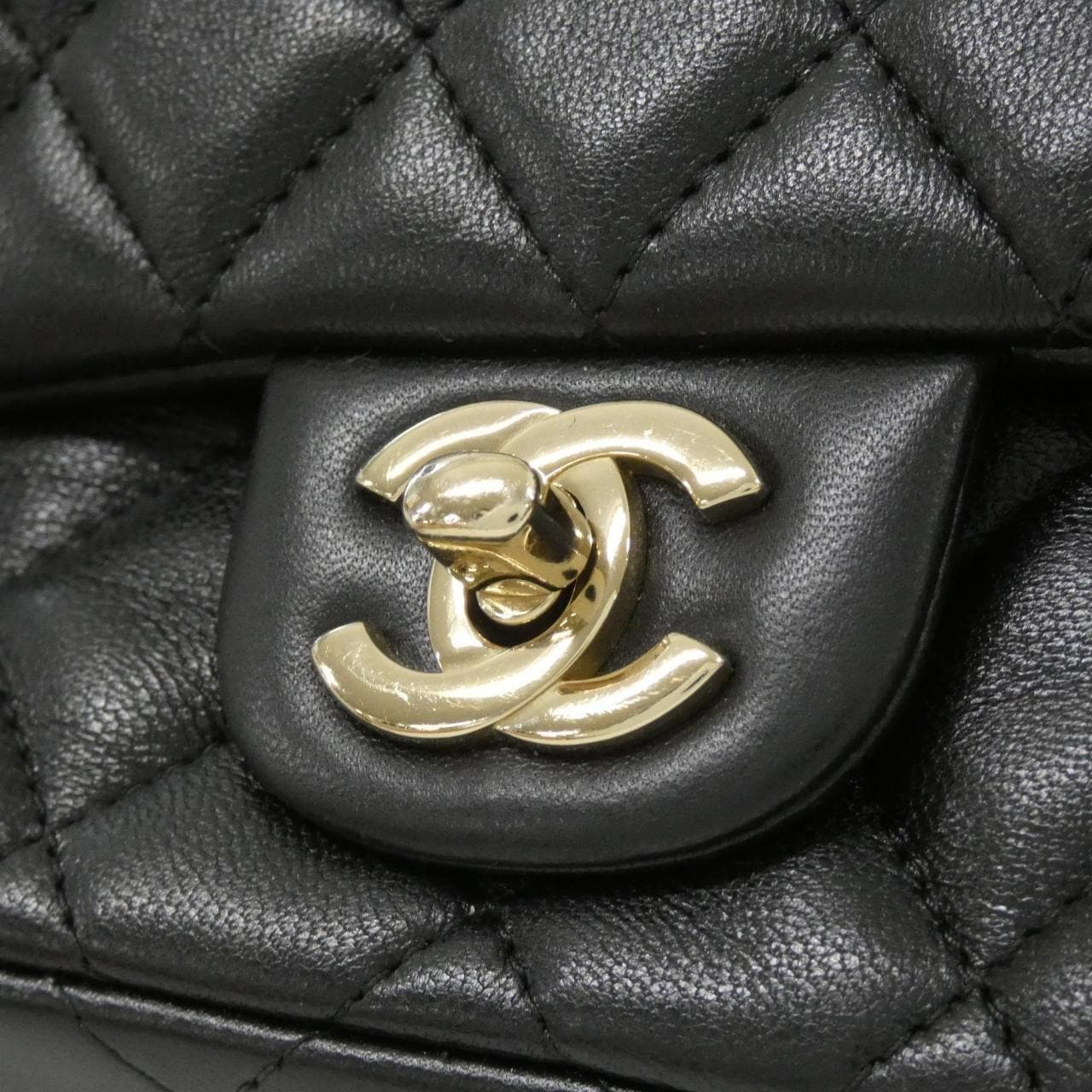 CHANEL AS5219 Shoulder Lambskin 4