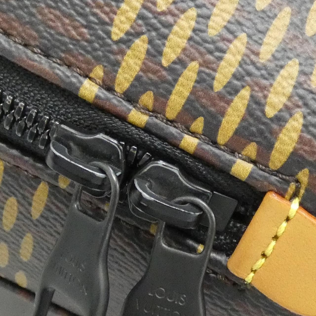 LOUIS VUITTON N40380 Backpack Damier Black Damier - Thumbnail 4